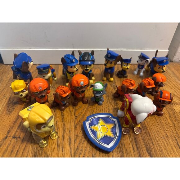 Paw Patrol Action Figures Set Of 18 With Shield Badge - Picture 2 of 3